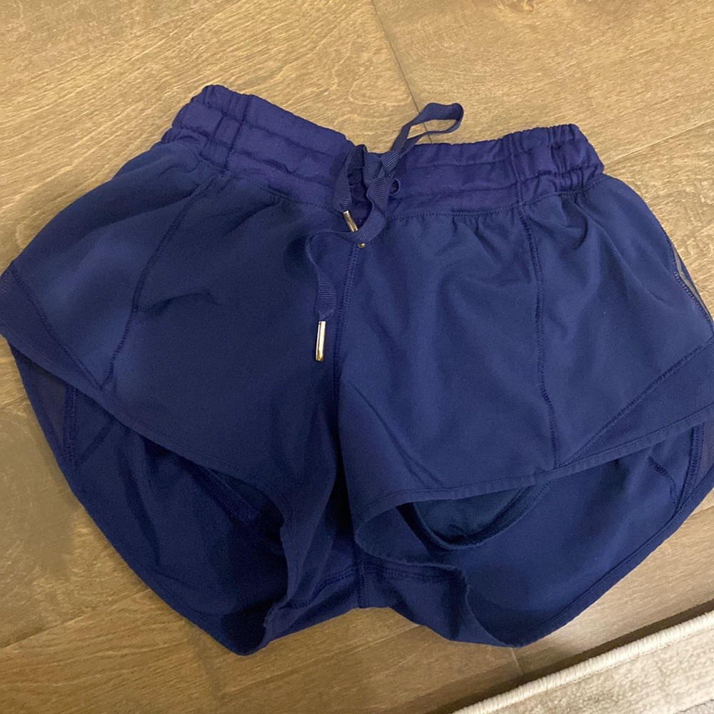 Lululemon tie  hotty shorts navy blue size 2